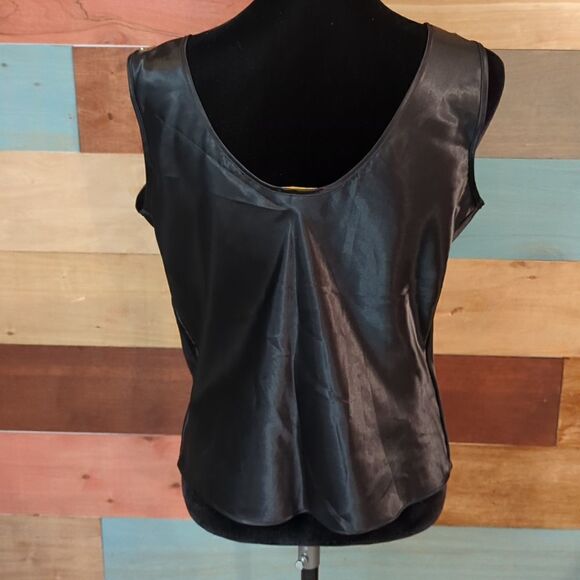 💜5/$25 medium pajama top - Picture 2 of 4